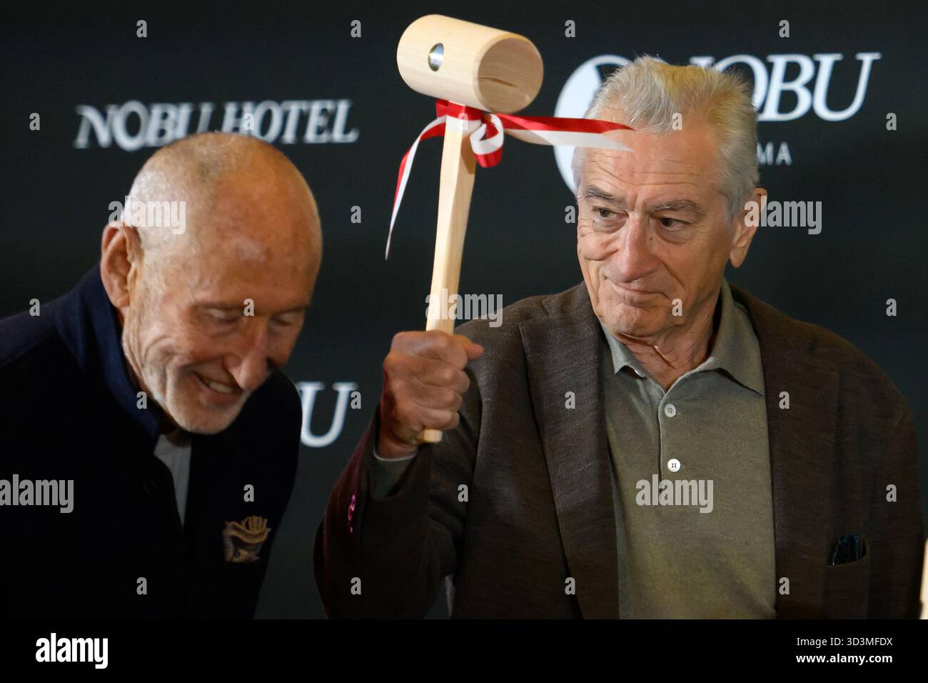 Rome, Italie. 06 novembre 2025. Meir Teper et l'acteur Robert de Niro assistent à la cérémonie du saké pour l'ouverture de l'hôtel Nobu sur la via Veneto à Rome (Italie), le 6 novembre 2025. Crédit : Insidefoto/Alamy Live News Banque D'Images