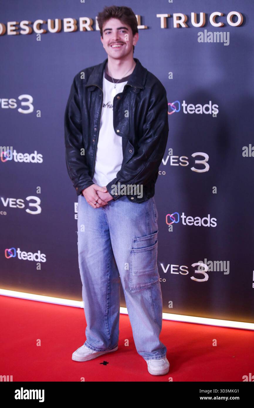 Madrid, Espagne, 6 novembre 2025 : L'acteur Hector Andrade pose pour les photographes lors de l'appel photo pour la première de 'Now You See me 3' le 6 novembre 2025, au cinéma Callao de Madrid, Espagne. Crédit : Alberto Brevers / Alamy Live News. Banque D'Images