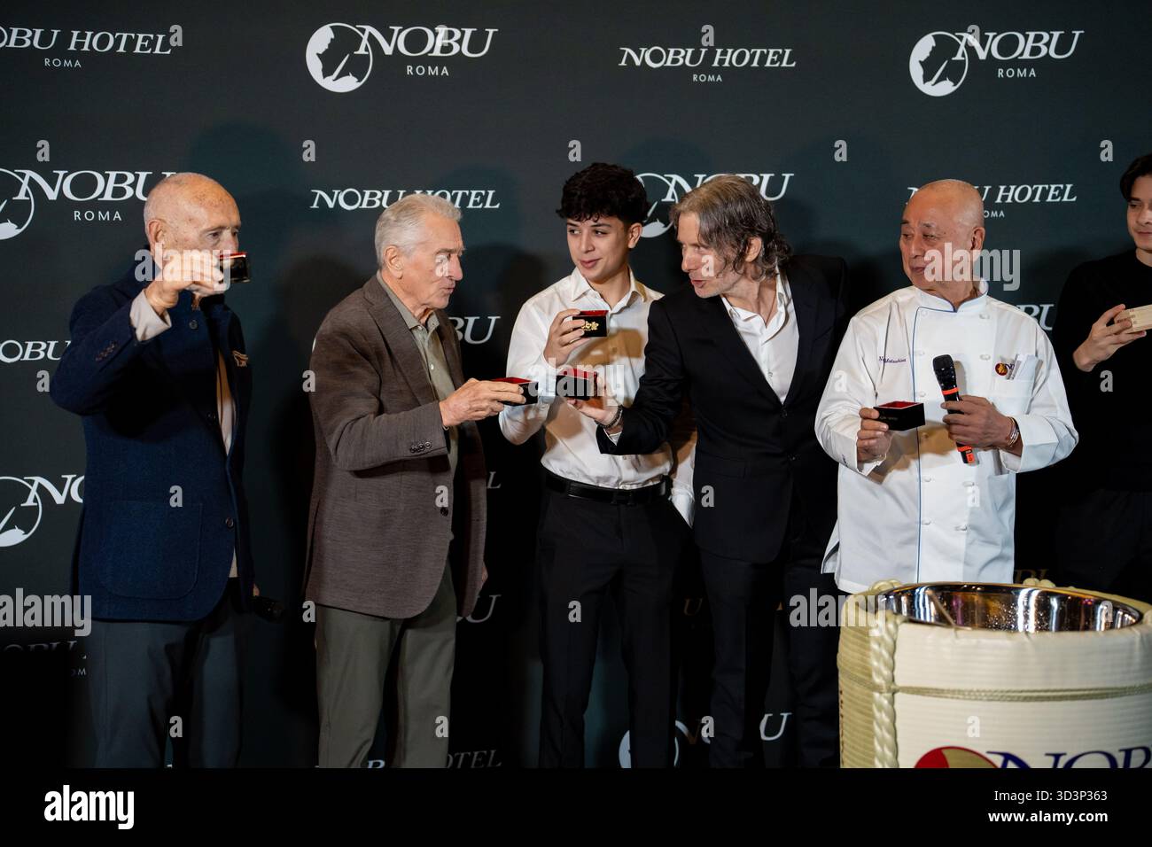 Rome, Italie. 06 novembre 2025. À Rome, Italie, le 6 novembre 2025, les trois fondateurs de Nobu, Meir Teper, Robert de Niro et le chef Nobu Matsuhisa assistent à l'inauguration de l'hôtel Nobu à l'hôtel Nobu Rome. (Photo de Luca Carlino/NurPhoto) crédit : NurPhoto SRL/Alamy Live News Banque D'Images