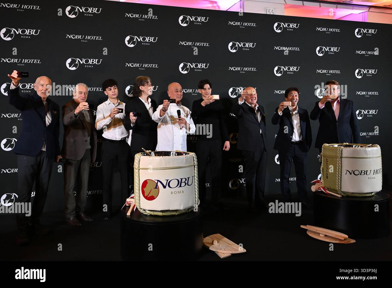 Rome, Italie. 06 novembre 2025. Les trois fondateurs de Nobu : Meir Teper, Robert de Niro et le chef Nobu Matsuhisa assistent à l'ouverture de l'hôtel Nobu à Rome, Italie, le 6 novembre 2025 (photo de Domenico Cippitelli/NurPhoto). Crédit : NurPhoto SRL/Alamy Live News Banque D'Images