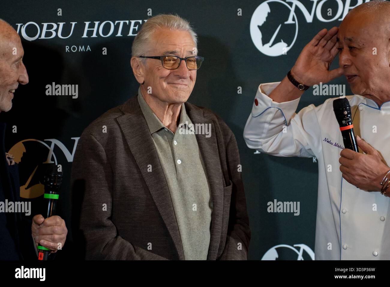 Rome, Italie. 06 novembre 2025. À Rome, Italie, le 6 novembre 2025, les trois fondateurs de Nobu, Meir Teper, Robert de Niro et le chef Nobu Matsuhisa assistent à l'inauguration de l'hôtel Nobu à l'hôtel Nobu Rome. (Photo de Luca Carlino/NurPhoto)0 crédit : NurPhoto SRL/Alamy Live News Banque D'Images