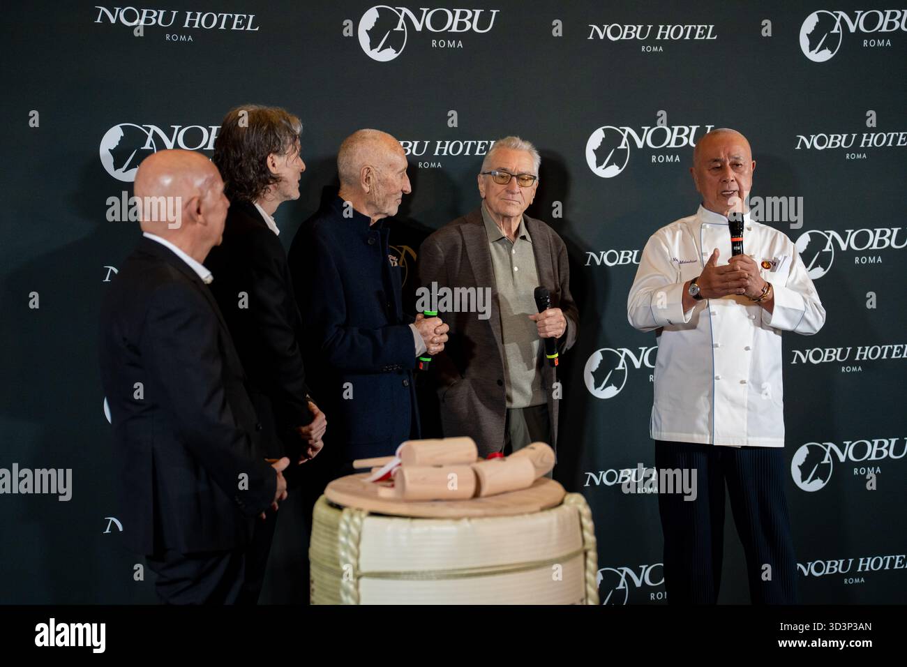 Rome, Italie. 06 novembre 2025. À Rome, Italie, le 6 novembre 2025, les trois fondateurs de Nobu, Meir Teper, Robert de Niro et le chef Nobu Matsuhisa assistent à l'inauguration de l'hôtel Nobu à l'hôtel Nobu Rome. (Photo de Luca Carlino/NurPhoto) crédit : NurPhoto SRL/Alamy Live News Banque D'Images