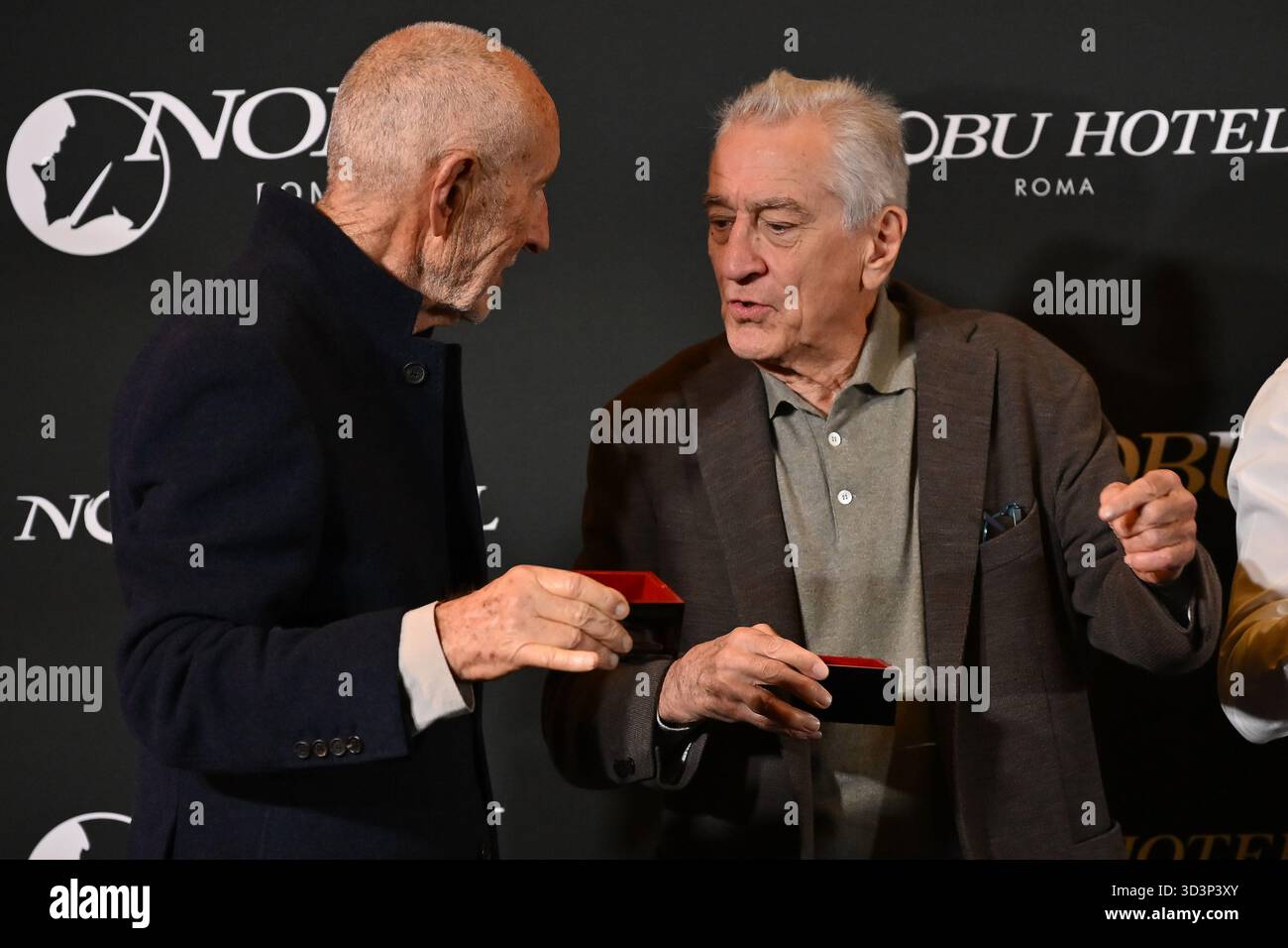 Rome, Italie. 06 novembre 2025. Meir Teper et Robert de Niro assistent à l'inauguration de l'hôtel Nobu à l'hôtel Nobu Rome, Italie, le 6 novembre 2025. (Photo de Domenico Cippitelli/NurPhoto) crédit : NurPhoto SRL/Alamy Live News Banque D'Images