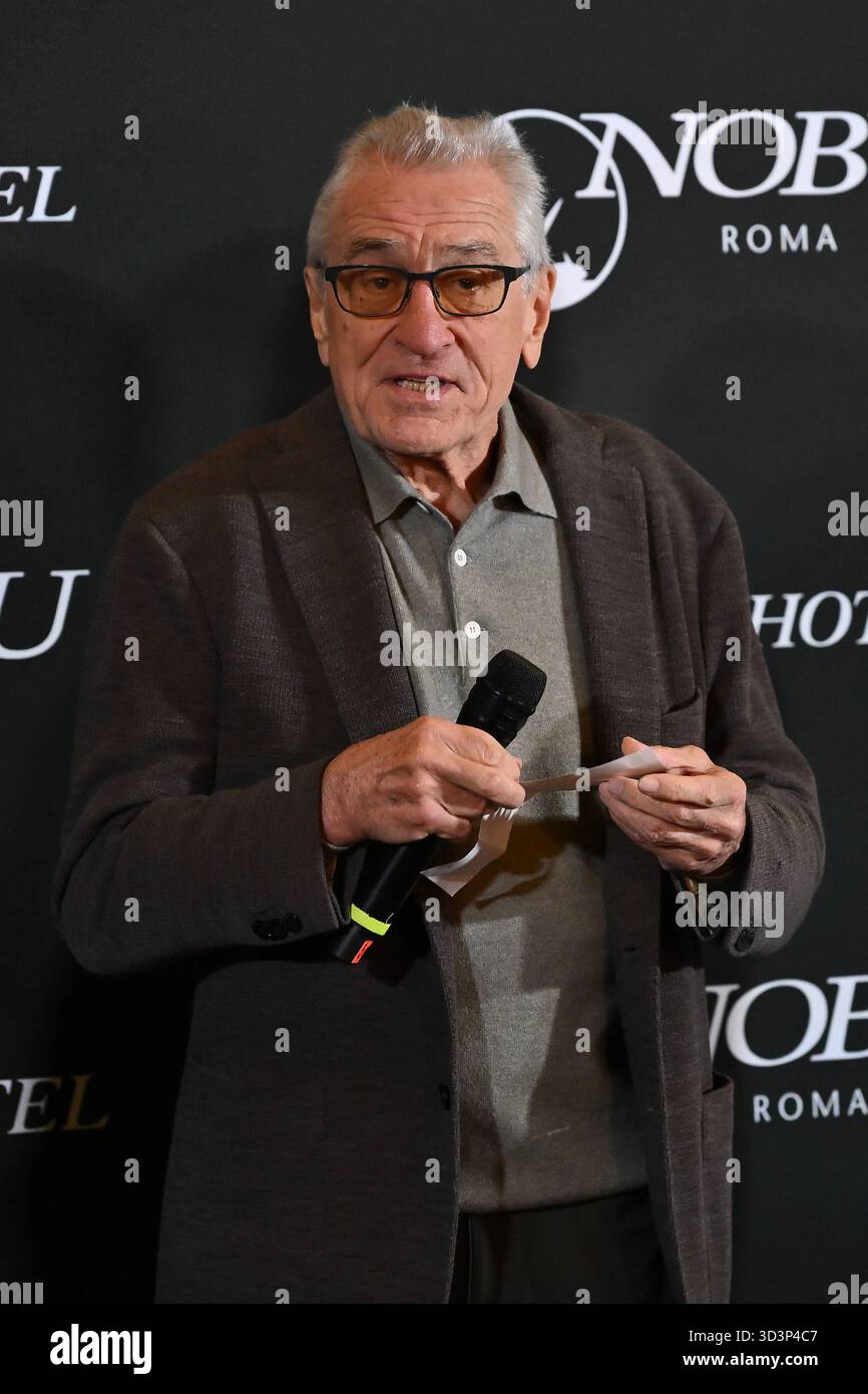 News - ouverture de l'hôtel Nobu à Rome Robert de Niro assistez à l'ouverture de l'hôtel Nobu à l'hôtel Nobu Rome le 6 novembre 2025 à Rome, Italie Rome Nobu Hotel Italie Copyright : xDomenicoxCippitellix/xLiveMediax LPN 2126159 Banque D'Images
