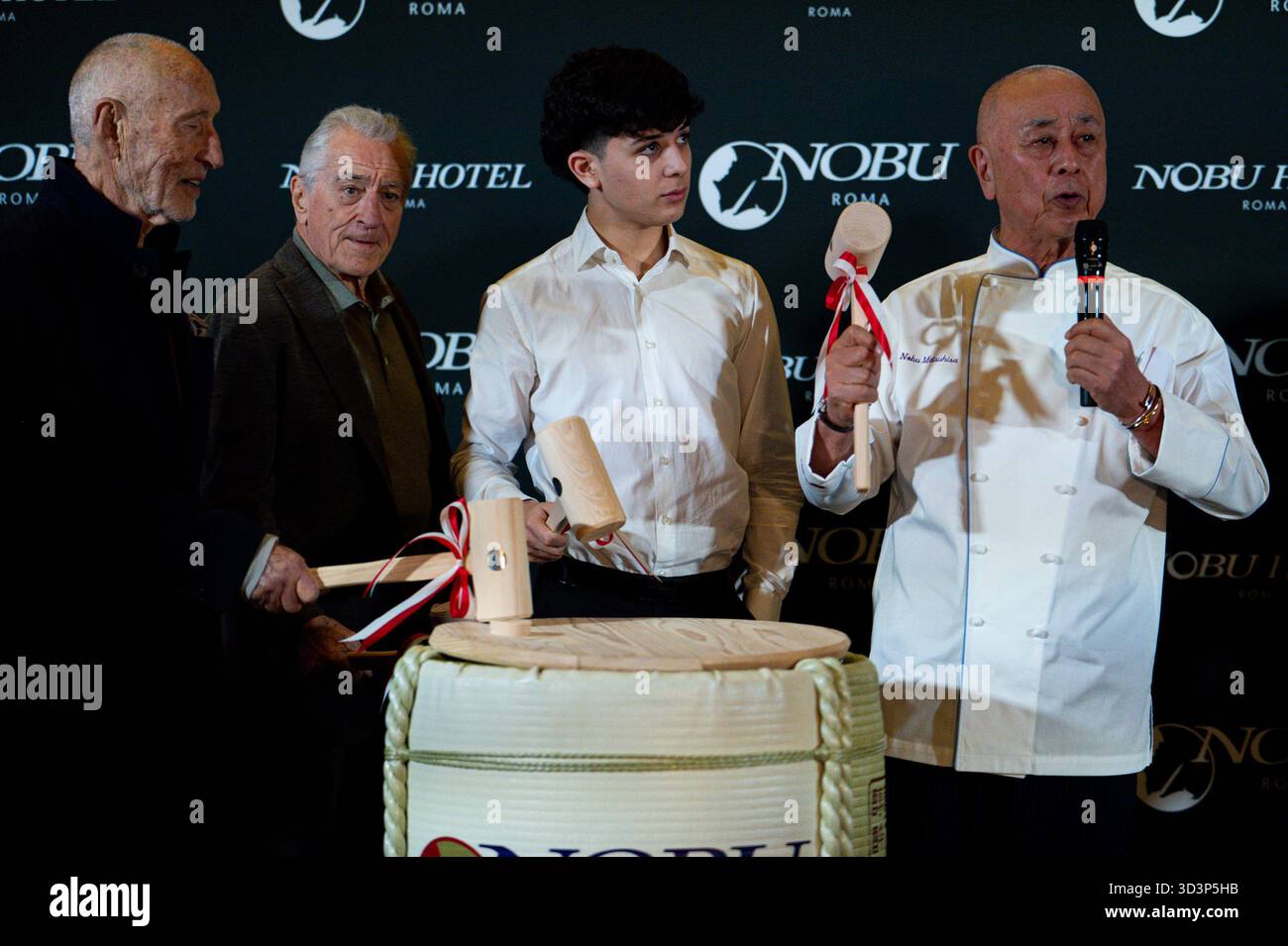 Rome, Italie. 06 novembre 2025. (G-d) Meir Teper, Robert de Niro, un invité, et Nobu Matsuhisa assistent à l'ouverture de l'hôtel Nobu à l'hôtel Nobu Rome, Italie, le 6 novembre 2025. (Photo de Massimo Valicchia/NurPhoto) crédit : NurPhoto SRL/Alamy Live News Banque D'Images