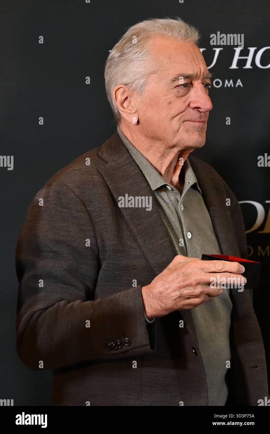News - ouverture de l'hôtel Nobu à Rome Robert de Niro assistez à l'ouverture de l'hôtel Nobu à l'hôtel Nobu Rome le 6 novembre 2025 à Rome, Italie Rome Nobu Hotel Italie Copyright : xDomenicoxCippitellix/xLiveMediax LPN 2126196 Banque D'Images