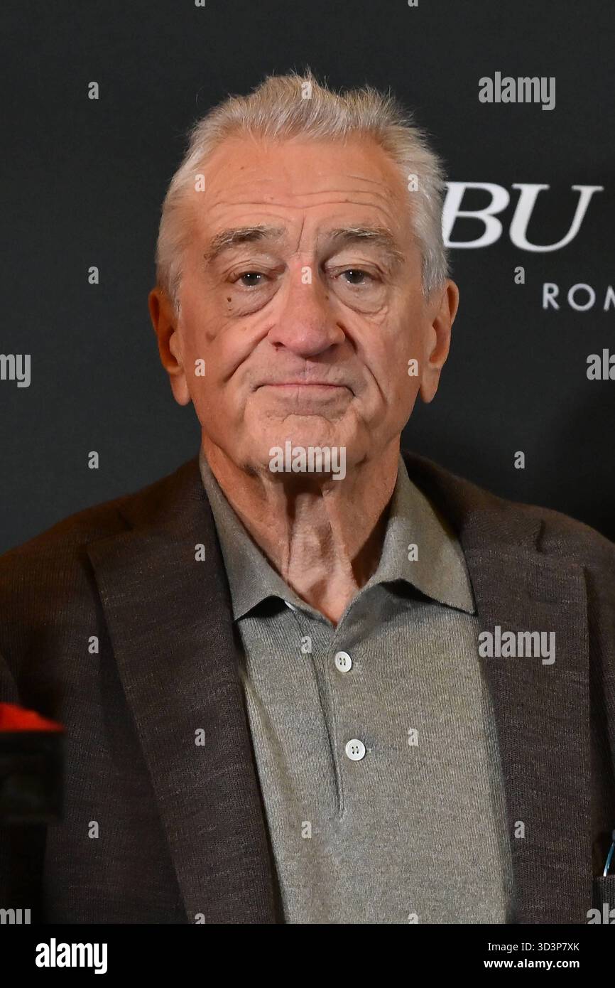 News - ouverture de l'hôtel Nobu à Rome Robert de Niro assistez à l'ouverture de l'hôtel Nobu à l'hôtel Nobu Rome le 6 novembre 2025 à Rome, Italie Rome Nobu Hotel Italie Copyright : xDomenicoxCippitellix/xLiveMediax LPN 2126200 Banque D'Images
