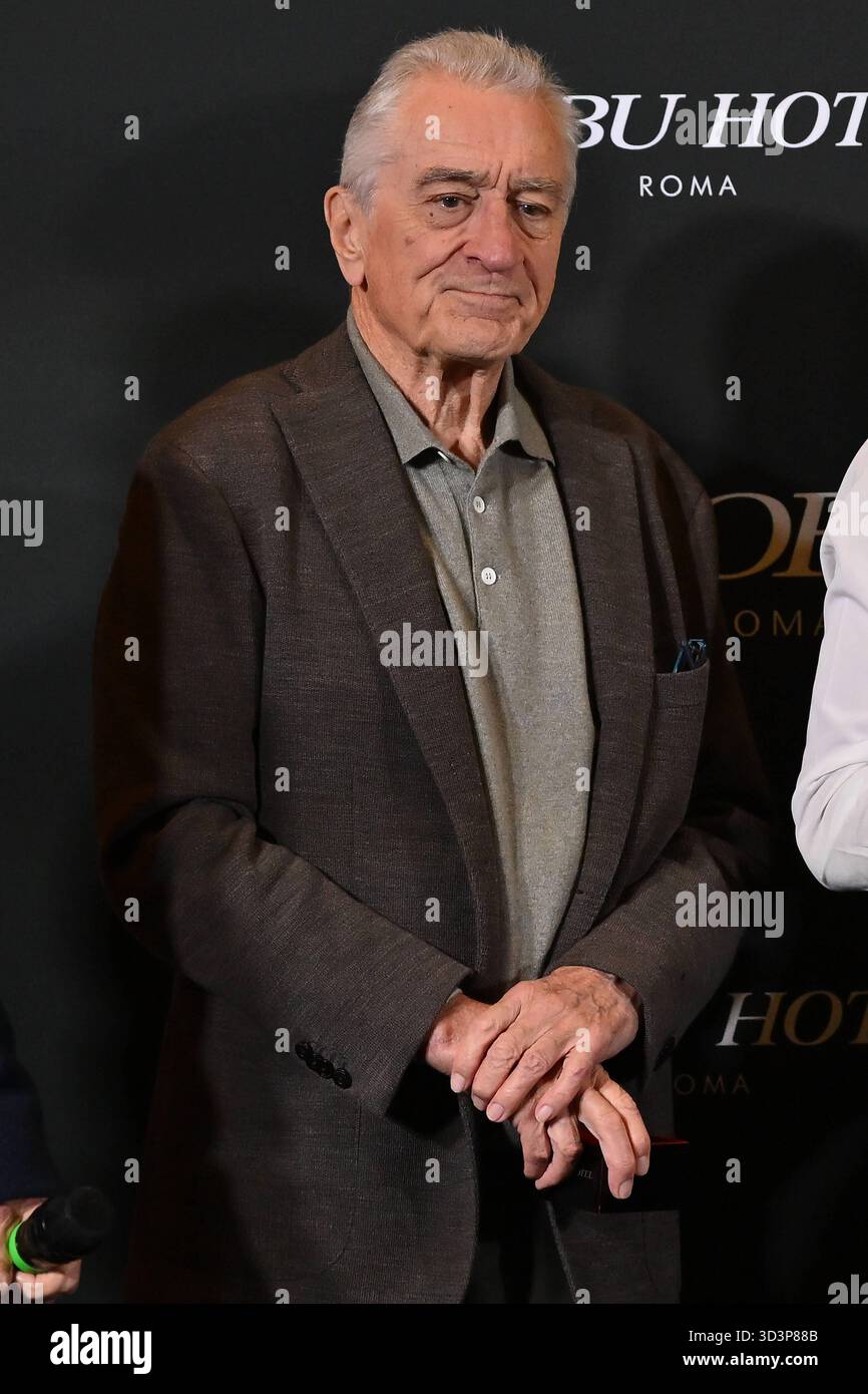 News - ouverture de l'hôtel Nobu à Rome Robert de Niro assistez à l'ouverture de l'hôtel Nobu à l'hôtel Nobu Rome le 6 novembre 2025 à Rome, Italie Rome Nobu Hotel Italie Copyright : xDomenicoxCippitellix/xLiveMediax LPN 2126212 Banque D'Images