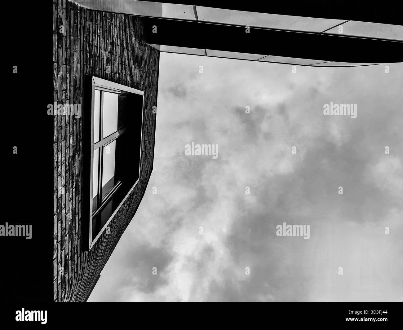 Architectural Whisper to the Sky. Teintes monochromes. Banque D'Images