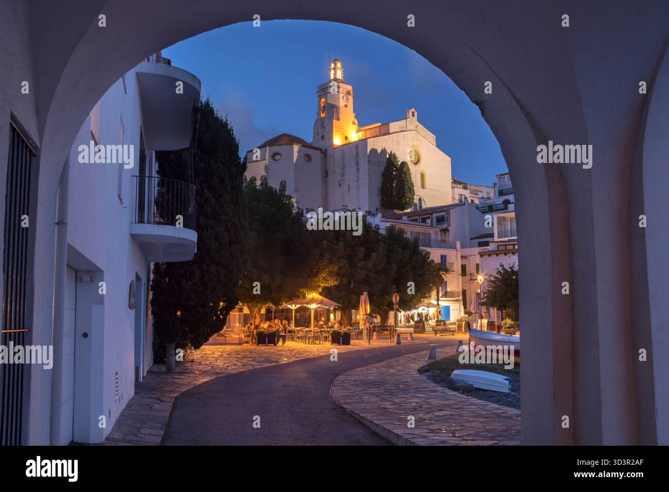 SANTA MARIA ÉGLISE PORT D’ALGUER PLAGE CADAQUES GIRONA PROVINCE COSTA BRAVA CATALOGNE ESPAGNE Banque D'Images