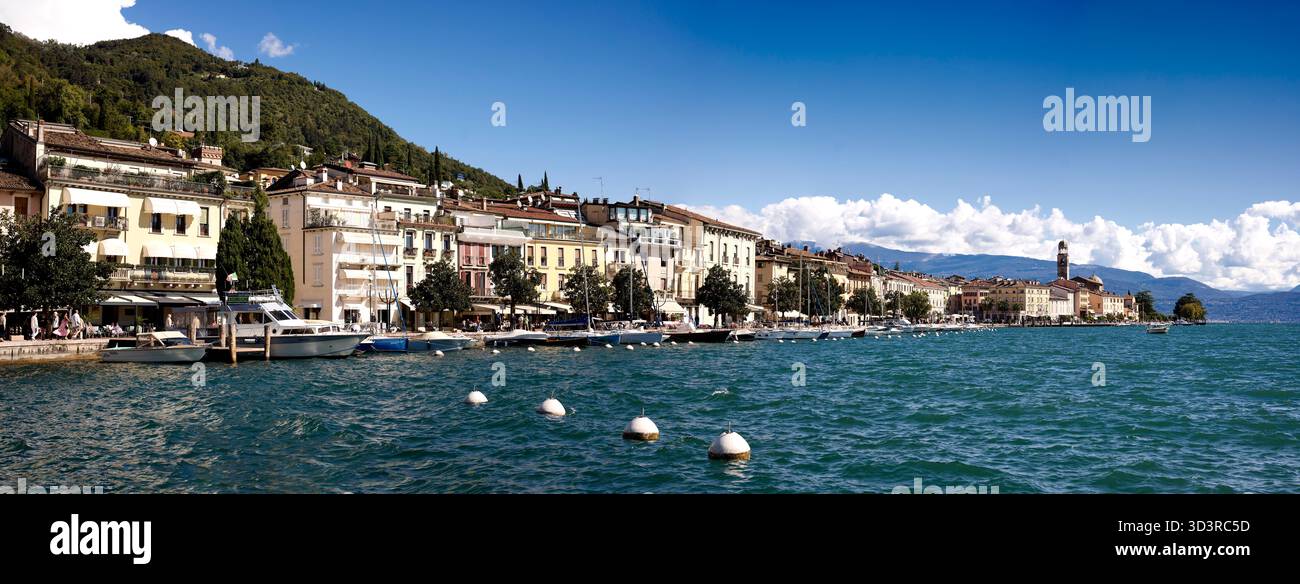 Front de mer de Salo, lac de Garde, Italie Banque D'Images