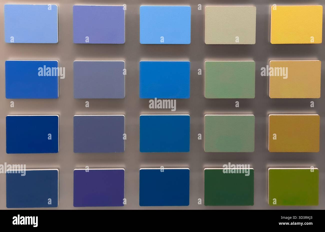 Échantillons de palette de couleurs dans les tons bleu vert et jaune sur fond neutre Banque D'Images
