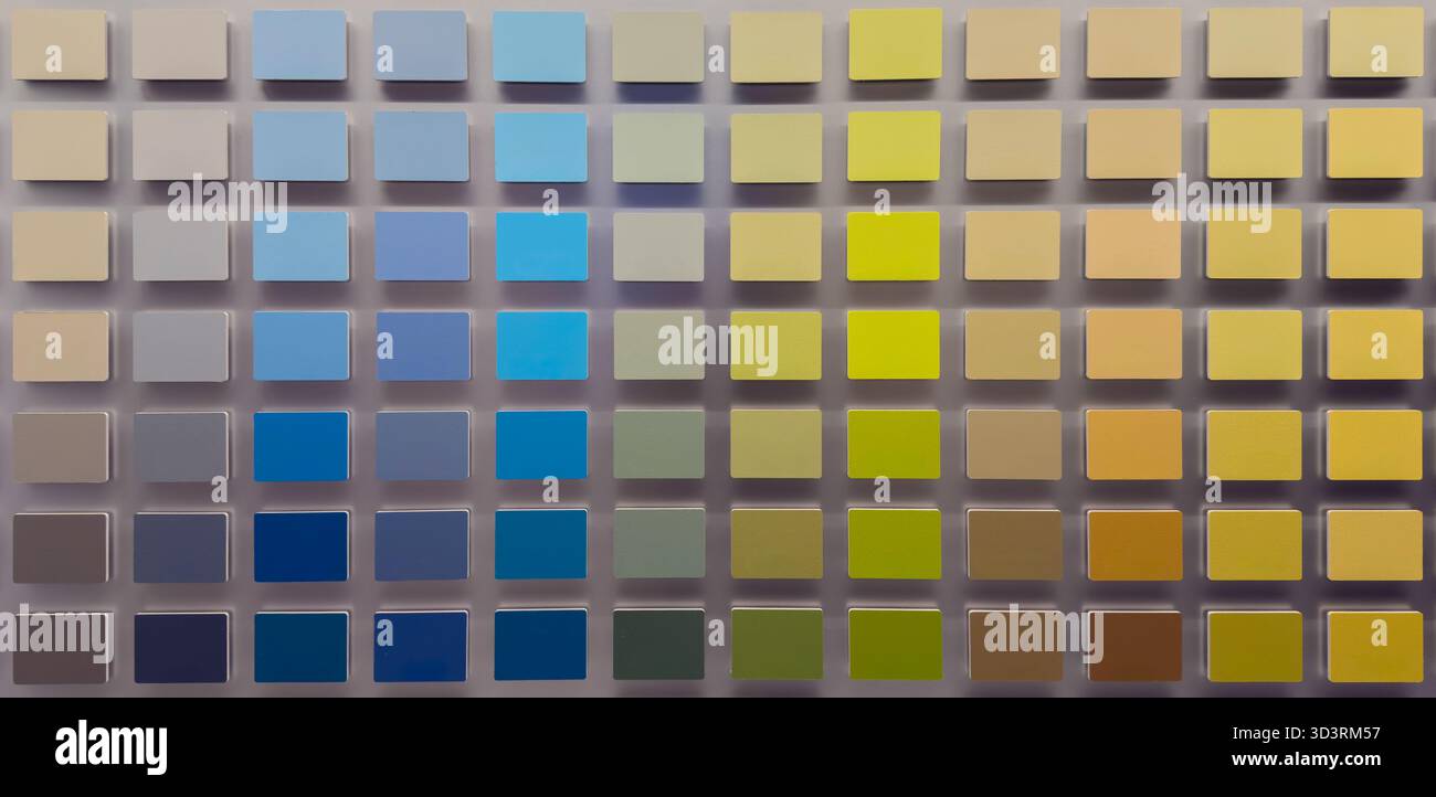 Palette de couleurs avec des échantillons de peinture bleu jaune et vert disposés en rangées Banque D'Images