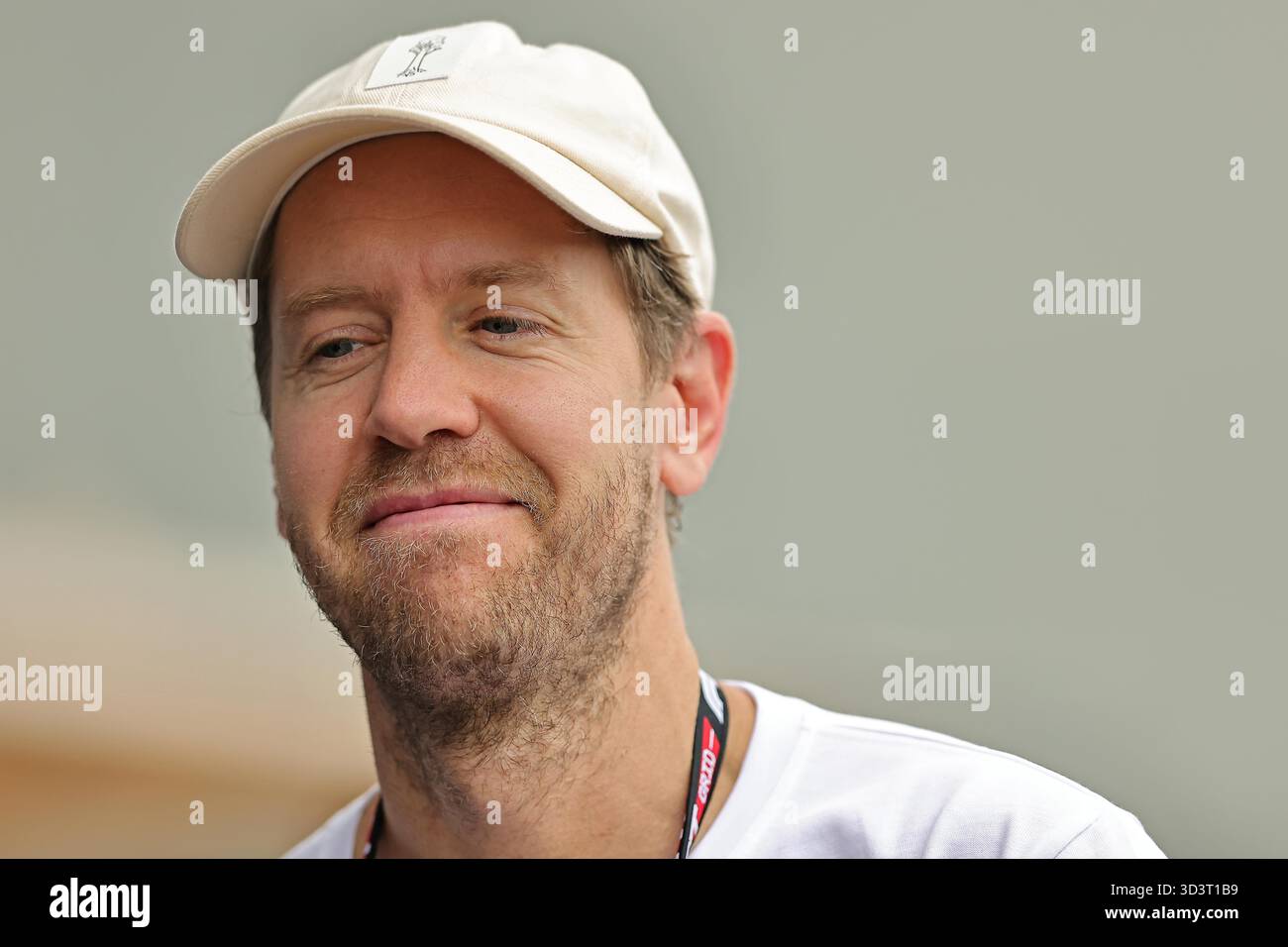 Sao Paulo, Brésil. 7 novembre 2025. Sebastian Vettel (GER) arrive au Paddock lors des essais libres du Grand Prix F1 du Brésil à Autodromo Jose Carlos Pace le 07 novembre 2025 à Sao Paulo, Brésil. Photo : Heuler Andrey/DiaEsportivo/Alamy Live News crédit : DiaEsportivo/Alamy Live News Banque D'Images