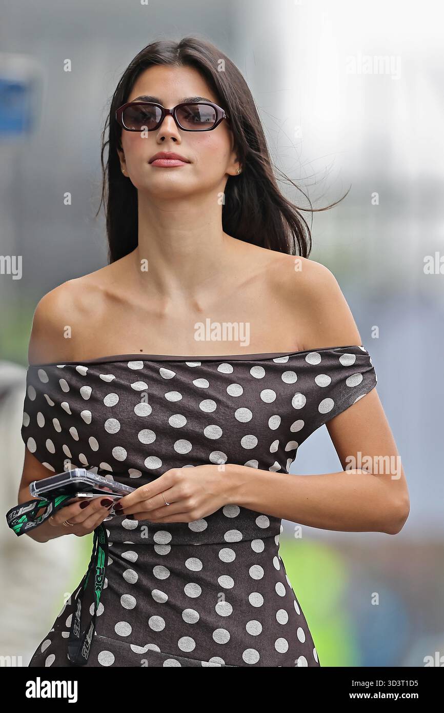 Sao Paulo, Brésil. 7 novembre 2025. Kika Cerqueira Gomes arrive au Paddock lors des essais libres du Grand Prix F1 du Brésil à Autodromo Jose Carlos Pace le 07 novembre 2025 à Sao Paulo, Brésil. Photo : Heuler Andrey/DiaEsportivo/Alamy Live News crédit : DiaEsportivo/Alamy Live News Banque D'Images