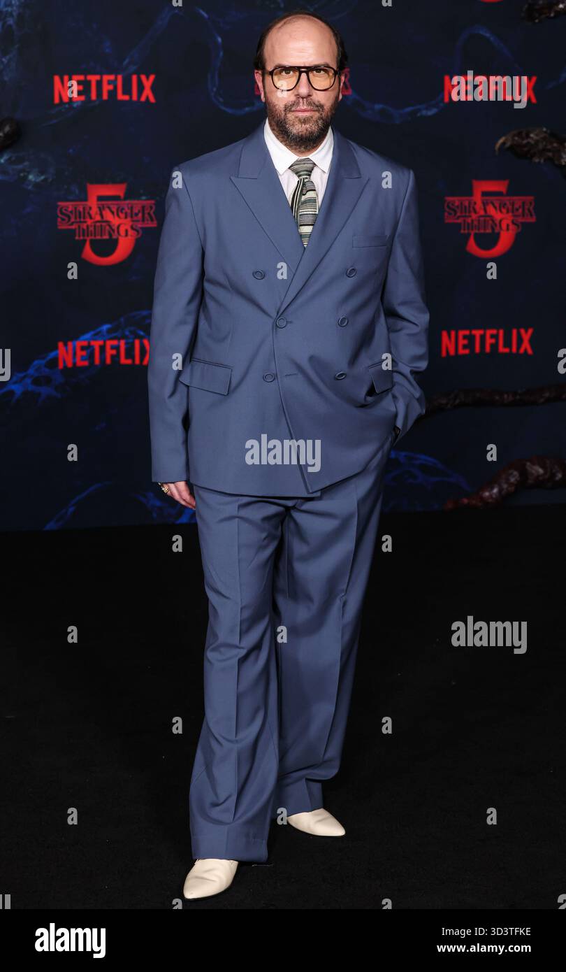 Hollywood, États-Unis. 07 novembre 2025. HOLLYWOOD, LOS ANGELES, CALIFORNIE, États-Unis - 06 NOVEMBRE : Brett Gelman arrive à la première à Los Angeles de la saison 5 de 'Stranger Things' de Netflix qui a eu lieu au TCL Chinese Theatre IMAX le 6 novembre 2025 à Hollywood, Los Angeles, Californie, États-Unis. (Photo de Xavier Collin/image Press Agency) crédit : image Press Agency/Alamy Live News Banque D'Images