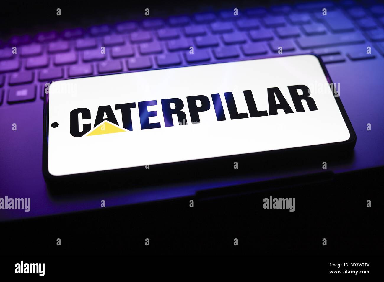 13 septembre 2024, Paraguay. Dans cette illustration photo, le logo Caterpillar est affiché sur l'écran d'un smartphone Banque D'Images