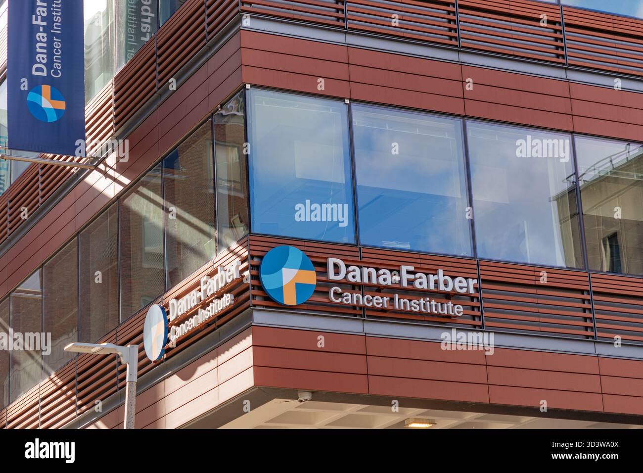 Boston, ma, États-Unis-26 octobre 2025 : signature sur le Dana Farber cancer Institute dans la zone médicale de Longwood à Boston. Banque D'Images