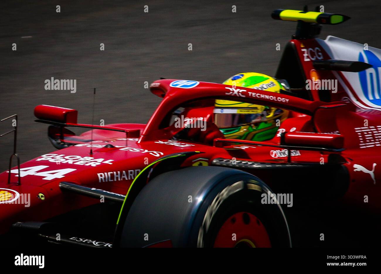 São PAULO, SP - 07.11.2025 : PRIMEIRO DIA DE TREINOS PARA GP BRASIL F1 - première journée d'essais ce vendredi (07) pour le Grand Prix du Brésil de formule 1 à São Paulo, qui se déroulera ce week-end sur le circuit José Carlos Pace à Interlagos, au sud de la capitale de São Paulo. Sur la photo, le pilote de la Scuderia Ferrari HP, Lewis Hamilton (44), en action lors des essais libres du GP de formule 1 de São Paulo, à Interlagos. (Photo : Aloisio Mauricio/Fotoarena) Banque D'Images