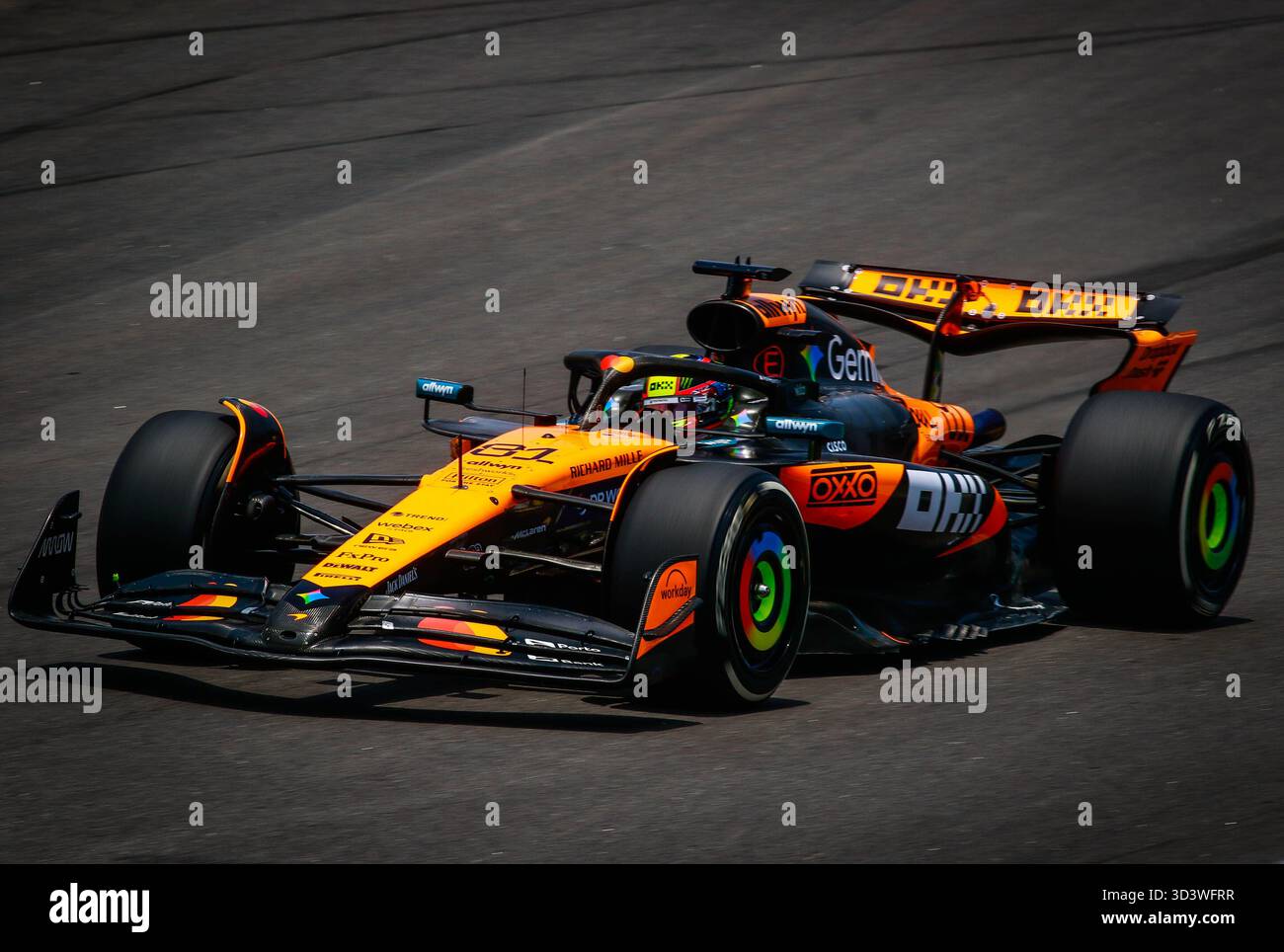 São PAULO, SP - 07.11.2025 : PRIMEIRO DIA DE TREINOS PARA GP BRASIL F1 - première journée d'essais ce vendredi (07) pour le Grand Prix du Brésil de formule 1 à São Paulo, qui se déroulera ce week-end sur le circuit José Carlos Pace à Interlagos, au sud de la capitale de São Paulo. Sur la photo, le pilote McLaren F1 Team, Oscar Piastri (81), en action lors des essais libres du GP de formule 1 de São Paulo, à Interlagos. (Photo : Aloisio Mauricio/Fotoarena) Banque D'Images