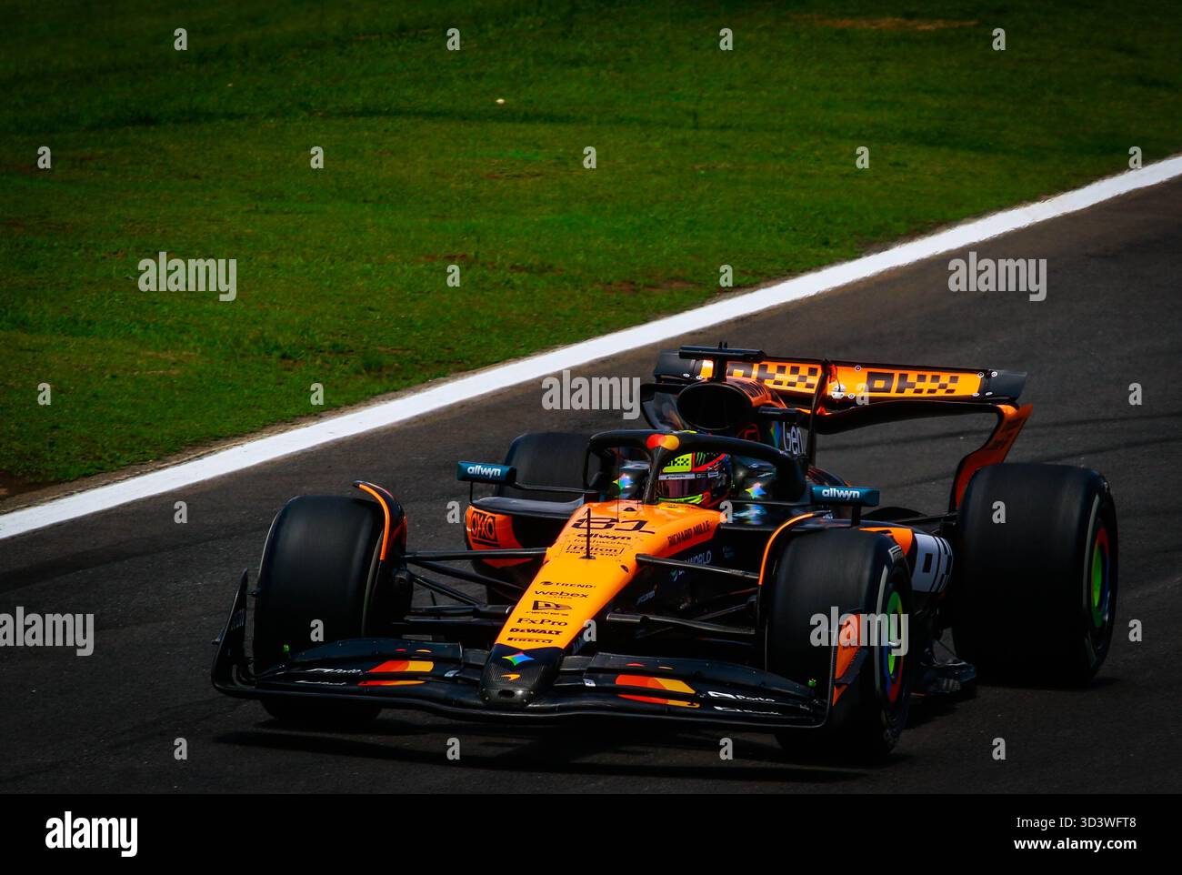 São PAULO, SP - 07.11.2025 : PRIMEIRO DIA DE TREINOS PARA GP BRASIL F1 - première journée d'essais ce vendredi (07) pour le Grand Prix du Brésil de formule 1 à São Paulo, qui se déroulera ce week-end sur le circuit José Carlos Pace à Interlagos, au sud de la capitale de São Paulo. Sur la photo, le pilote McLaren F1 Team, Oscar Piastri (81), en action lors des essais libres du GP de formule 1 de São Paulo, à Interlagos. (Photo : Aloisio Mauricio/Fotoarena) Banque D'Images