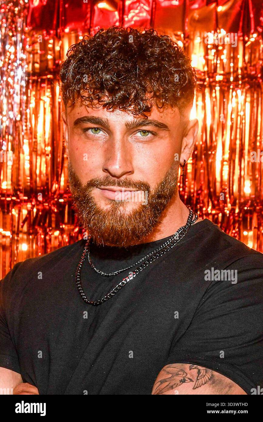 abb/Abrechnung- Umut Tekin zu Gast beim exklusiven Vorab projections der neuen Pro Sieben Reality-Show Die Abrechnung - Der Promi-Showdown im Festsaal Kreuzberg Berlin AM 04.11.2025in Berlin Berlin Deutschland *** abb Abrechnung Umut Tekin 2025 Banque D'Images