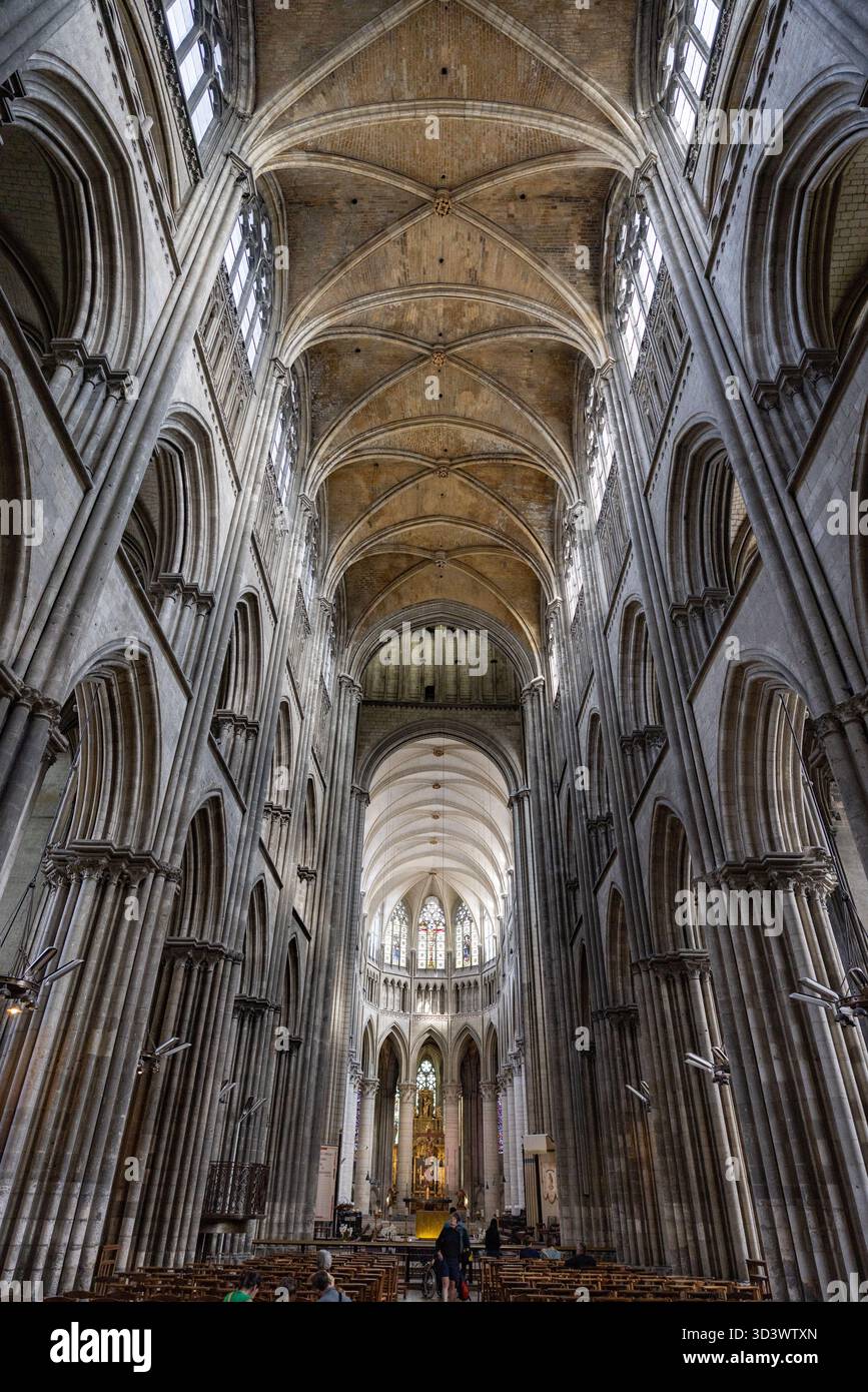 Intérieur XIIe siècle gothique Cathédrale notre-Dame de Rouen en Normandie, France Banque D'Images