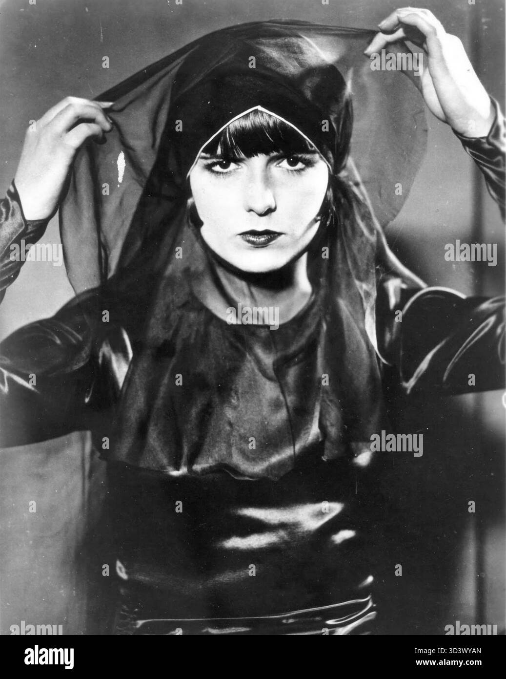 L'actrice américaine Louise Brooks dans une photo promotionnelle pour le film muet de 1929 *Pandore's Box*, où elle incarne le personnage emblématique de Lulu. Le film, réalisé par Georg Wilhelm Pabst, est devenu un point de repère du cinéma. Banque D'Images