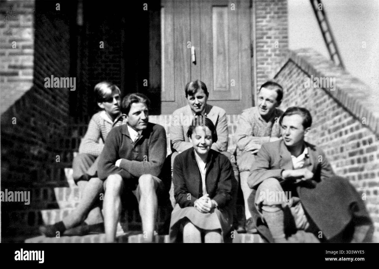 Dr Paul Reiner, un chimiste allemand, a enseigné à l'école progressiste 'Schule am Meer' sur l'île de Juist en Prusse. Il a travaillé aux côtés de Martin Luserke à partir de 1925 et avait auparavant enseigné à Wickersdorf et Wolfratshausen. Cette photo, vers 1931, le montre à l'école. Banque D'Images