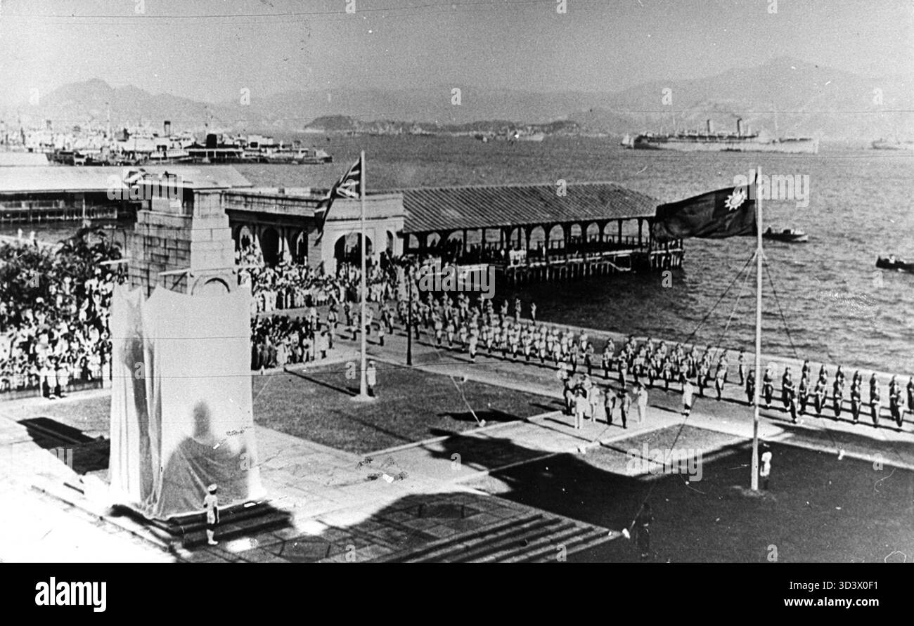 Libération de Hong Kong en 1945 après la seconde Guerre mondiale. Photo prise au cénotaphe dans le centre de Hong Kong. Banque D'Images