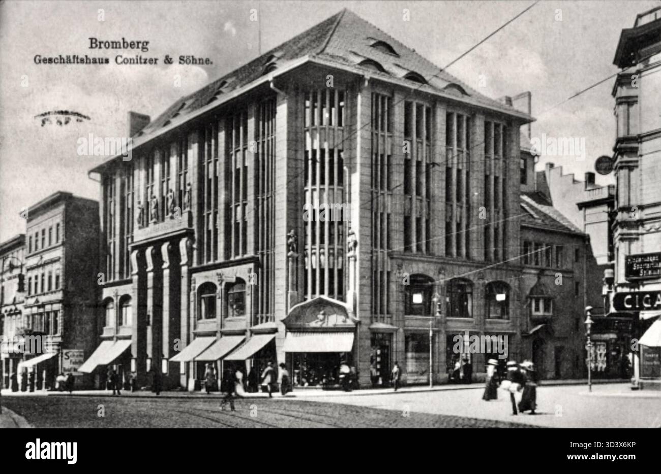 Le grand magasin M. Conitzer & Söhne est exposé à Bromberg, province de Posen, en Prusse, dans les années 1910 Il reflète le commerce de détail et de détail du début du XXe siècle dans cette région. Banque D'Images