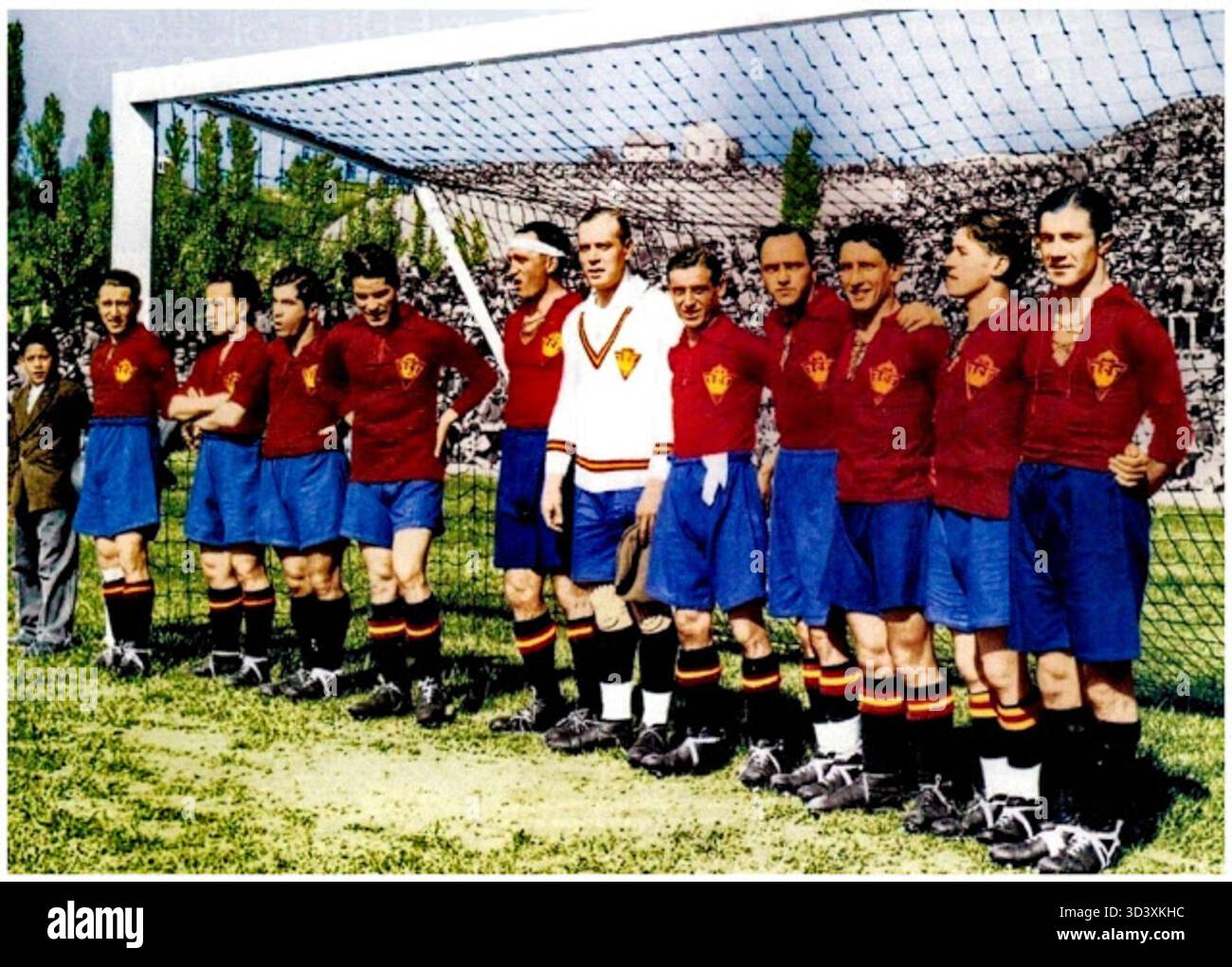 L'équipe nationale espagnole de football est photographiée avant son match amical contre l'Angleterre à Madrid le 15 mai 1929. Cette image montre les joueurs qui se préparent pour le match au stade Metropolitano. Banque D'Images