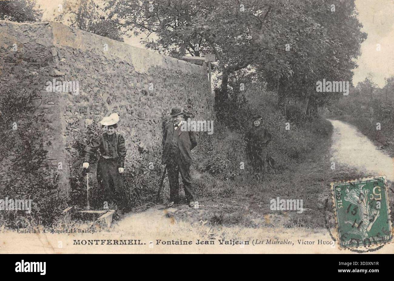 Montfermeil, France, 1900–1910 : la fontaine Jean-Valjean. Banque D'Images