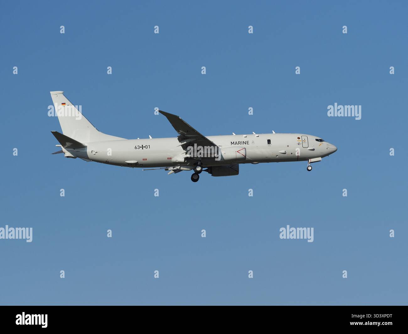 Berlin, Allemagne. 07 novembre 2025. Premier Boeing P-8A Poseidon de la marine allemande débarquant à l'aéroport de Ber. Frank Zwilling / Alamy histoire Banque D'Images