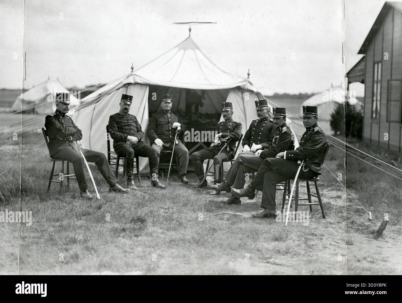 Tente d'un officier au camp de tentes de l'Association royale néerlandaise de défense 'Volksweerbaarheid' à Laren, pays-Bas, en 1912. Banque D'Images