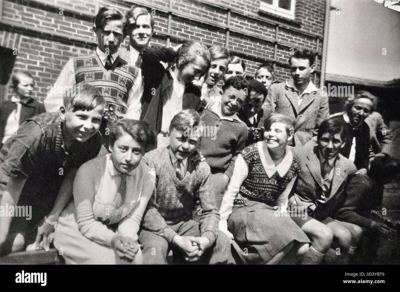 Les élèves du pensionnat progressif Schule am Meer sur l'île de Juist en Frise orientale, en Prusse, y compris Ernst Heinz Joseph Halberstadt (plus tard Ernest J. Halstead) et Ulrich Sild, qui organisèrent des excursions d'alpinisme pour l'école. Banque D'Images