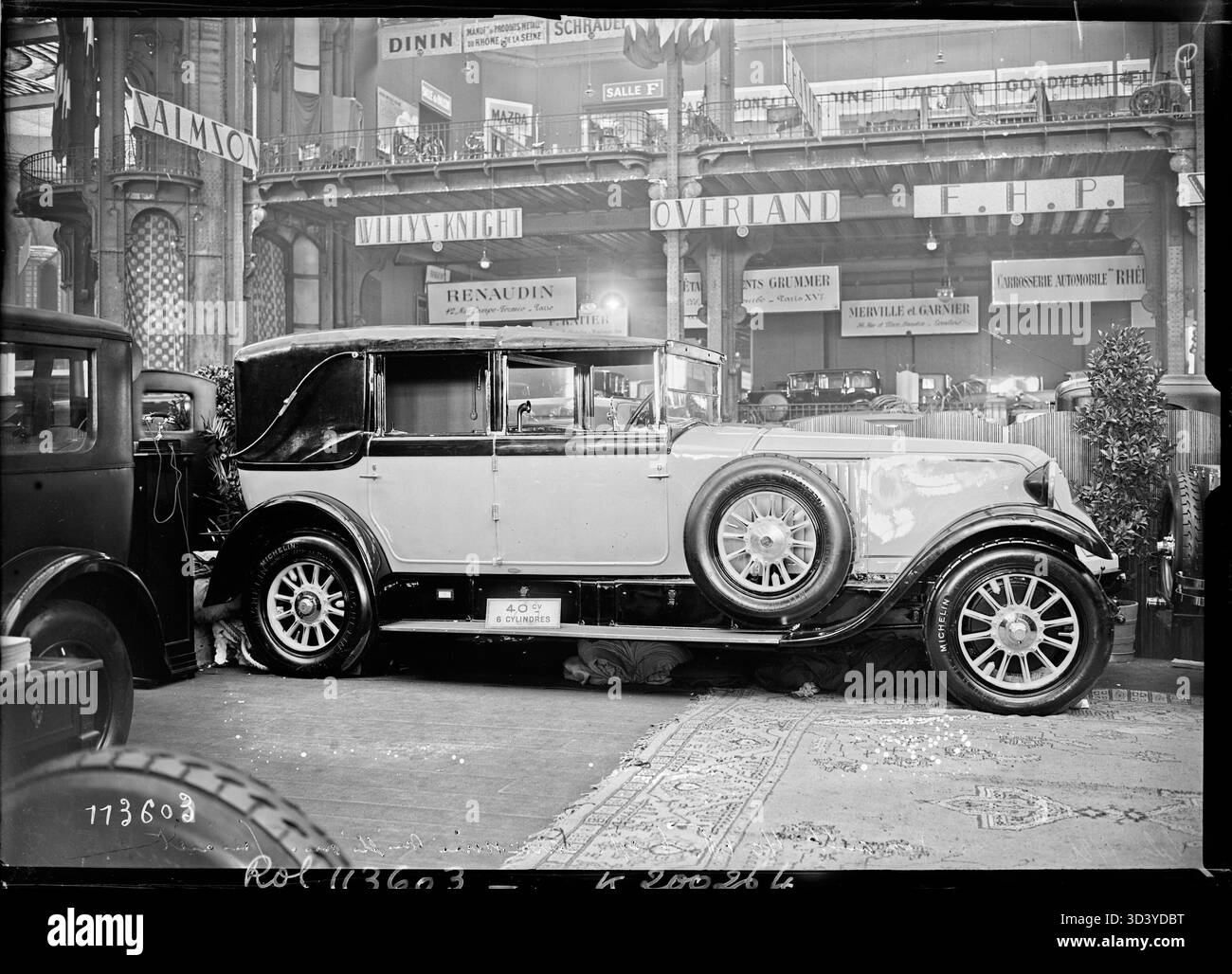 La Renault 40 CV 1926, 6 cylindres présentée au salon de l'automobile. Ce modèle arborait un design de carrosserie million-FARNET et a été présenté lors de l'événement le 10 octobre 1926. Banque D'Images