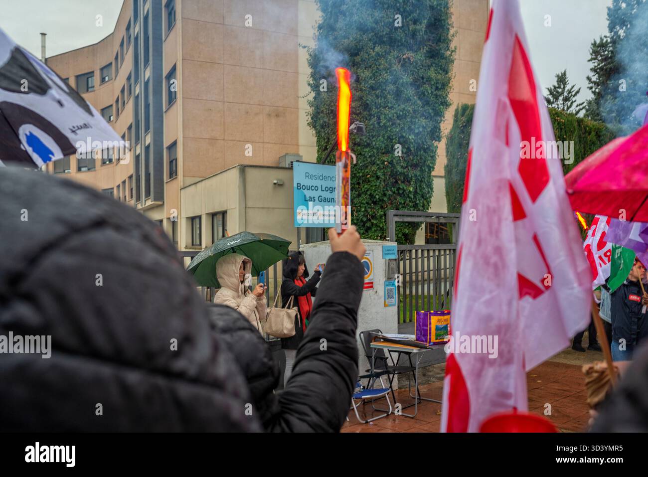 Logrono, la Rioja, ESPAGNE. 7 novembre 2025. Les syndicats CCOO, CSIF et UGT réclament une convention collective équitable pour les travailleurs des maisons de retraite et des centres de jour, incluant une augmentation salariale de 25 %, une réduction du temps de travail, des congés de maladie payés de 100 % et une meilleure conciliation travail-vie privée. .(photographie de MARIO Martija). Crédit : Mario Martija/Alamy Live News Banque D'Images