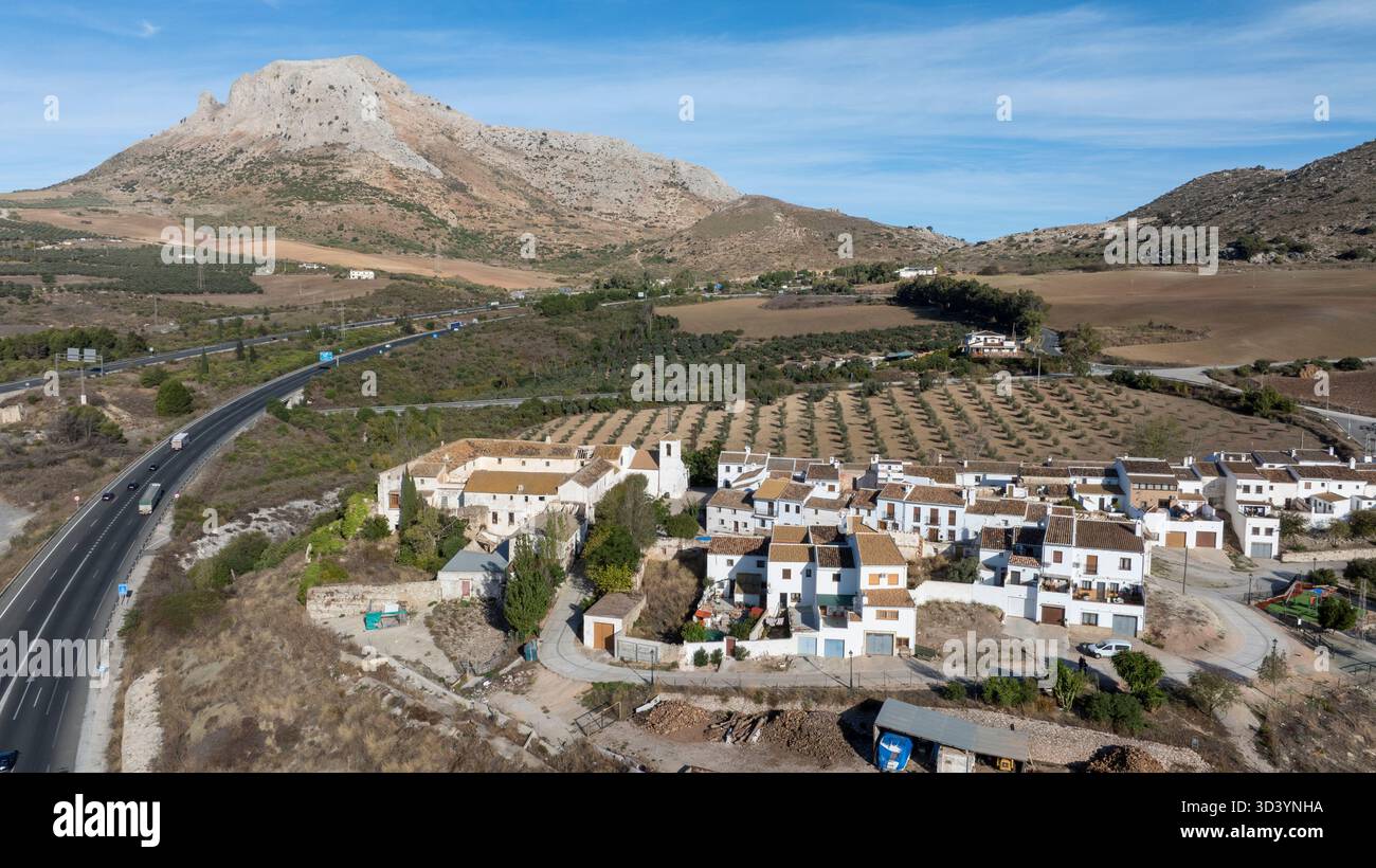 Vue aérienne du hameau de Villanueva del Cauche dans la province de Málaga, Espagne Banque D'Images