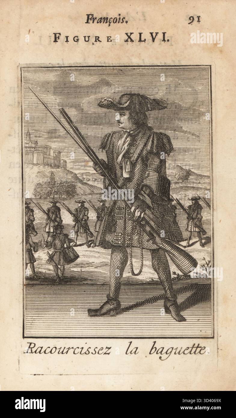 Soldat français tenant la perge de son mousquet à allumettes. Mousquetaire en tricorne, manteau militaire avec épaulettes, poche de poudre à canon, tuyau et chaussures en cuir. Racourcissez la baguette. Gravure sur cuivre par Pierre Giffart de L'Art militaire Francois pour l'infanterie, Pierre Giffart, Paris, 1696. Livre d'exercices militaires français du XVIIe siècle pour l'infanterie couvrant mousquet, brochet, épée et grenade. Banque D'Images