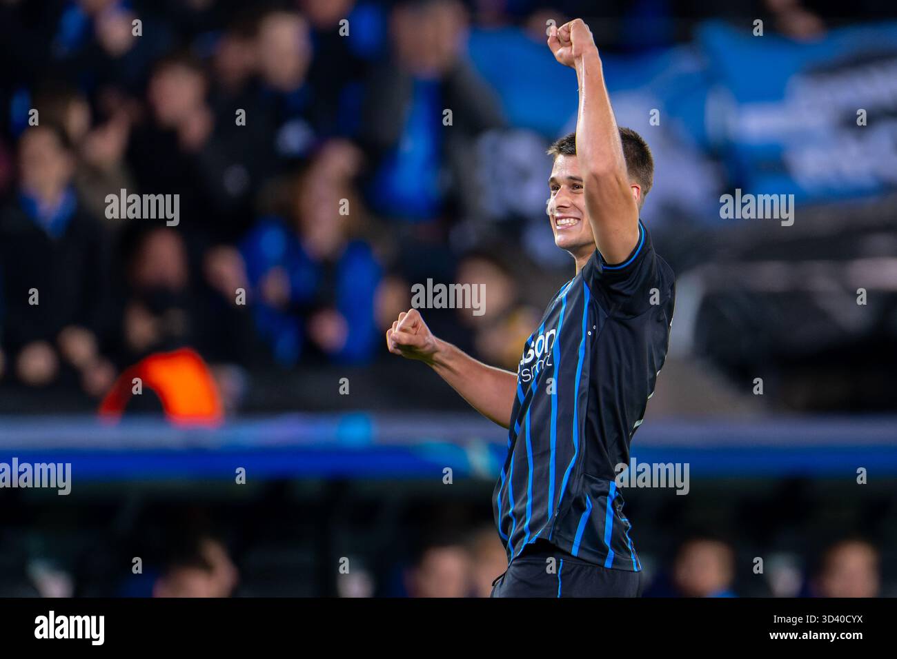 Bruges, Belgique. 05 novembre 2025. BRUGES, BELGIQUE - 5 NOVEMBRE : Nicolo Tresoldi du Club Brugge célèbre après avoir marqué le premier but de l'équipe lors du match MD4 de l'UEFA Champions League 2025/26 entre le Club Brugge KV et le FC Barcelone au Jan Breydelstadion le 5 novembre 2025 à Bruges, Belgique. (Photo de Joris Verwijst/Orange Pictures) crédit : Orange pics BV/Alamy Live News Banque D'Images