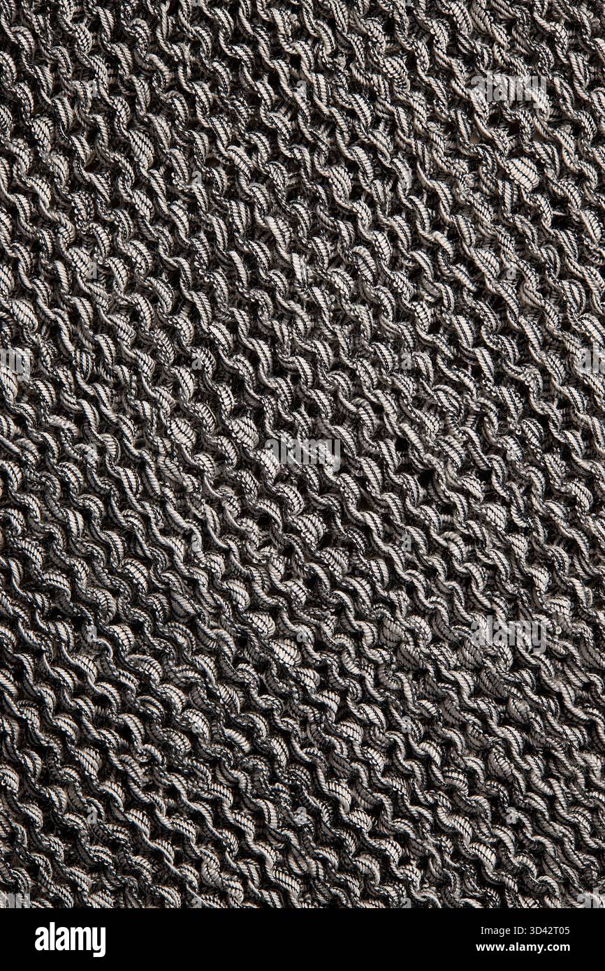 Fond de tissu tricoté gris abstrait. Surface textile ondulée avec fils détaillés et motif organique. Banque D'Images