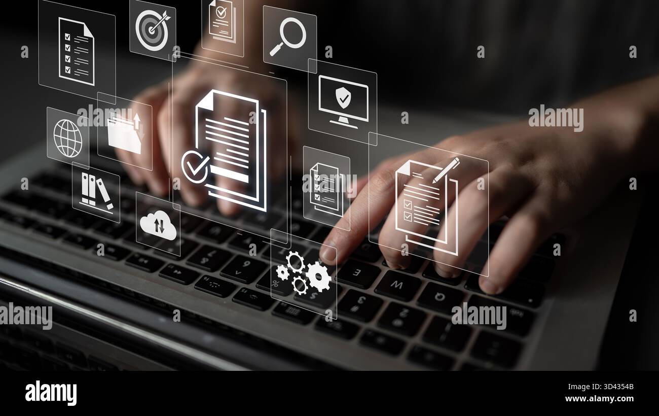 Concept de conformité d'entreprise et de contrôle de qualité. En suivant une liste de contrôle et en respectant la politique et les normes réglementaires de l'entreprise, confirmées par an Banque D'Images