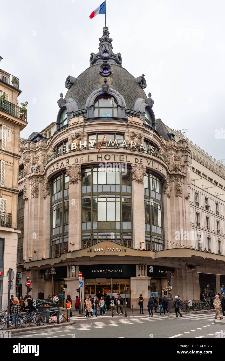 Grand magasin BHV (Bazar de l'Hôtel de ville) dans le 4ème arrondissement de Paris. Le magasin a récemment été dans les nouvelles pour vendre des vêtements Shein Banque D'Images