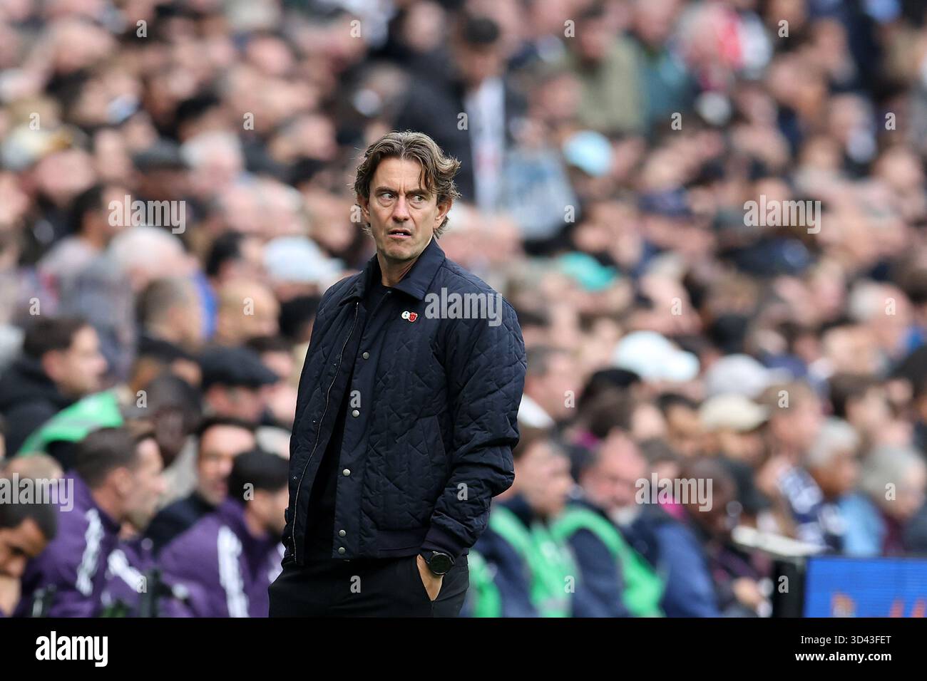 Londres, Royaume-Uni. 08 novembre 2025. Thomas Frank, entraîneur-chef/manager de Tottenham Hotspur sur la ligne de touche. Premier League match, Tottenham Hotspur contre Manchester Utd au Tottenham Hotspur Stadium à Londres le samedi 8 novembre 2025. Cette image ne peut être utilisée qu'à des fins éditoriales. Usage éditorial exclusif photo par Andrew Orchard/Alamy Live News Banque D'Images