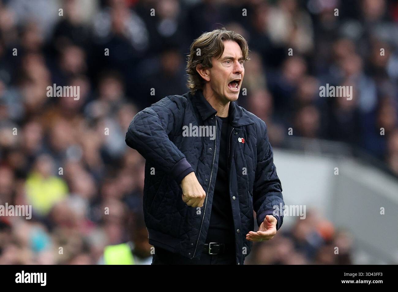 Londres, Royaume-Uni. 08 novembre 2025. Thomas Frank, entraîneur-chef/manager de Tottenham Hotspur sur la ligne de touche. Premier League match, Tottenham Hotspur contre Manchester Utd au Tottenham Hotspur Stadium à Londres le samedi 8 novembre 2025. Cette image ne peut être utilisée qu'à des fins éditoriales. Usage éditorial exclusif photo par Andrew Orchard/Alamy Live News Banque D'Images