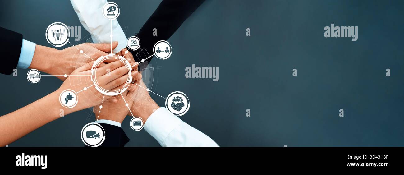 Cette image met en valeur un groupe diversifié de professionnels se réunissant dans un cadre d'affaires dynamique, symbolisant l'unité par le travail d'équipe et Banque D'Images