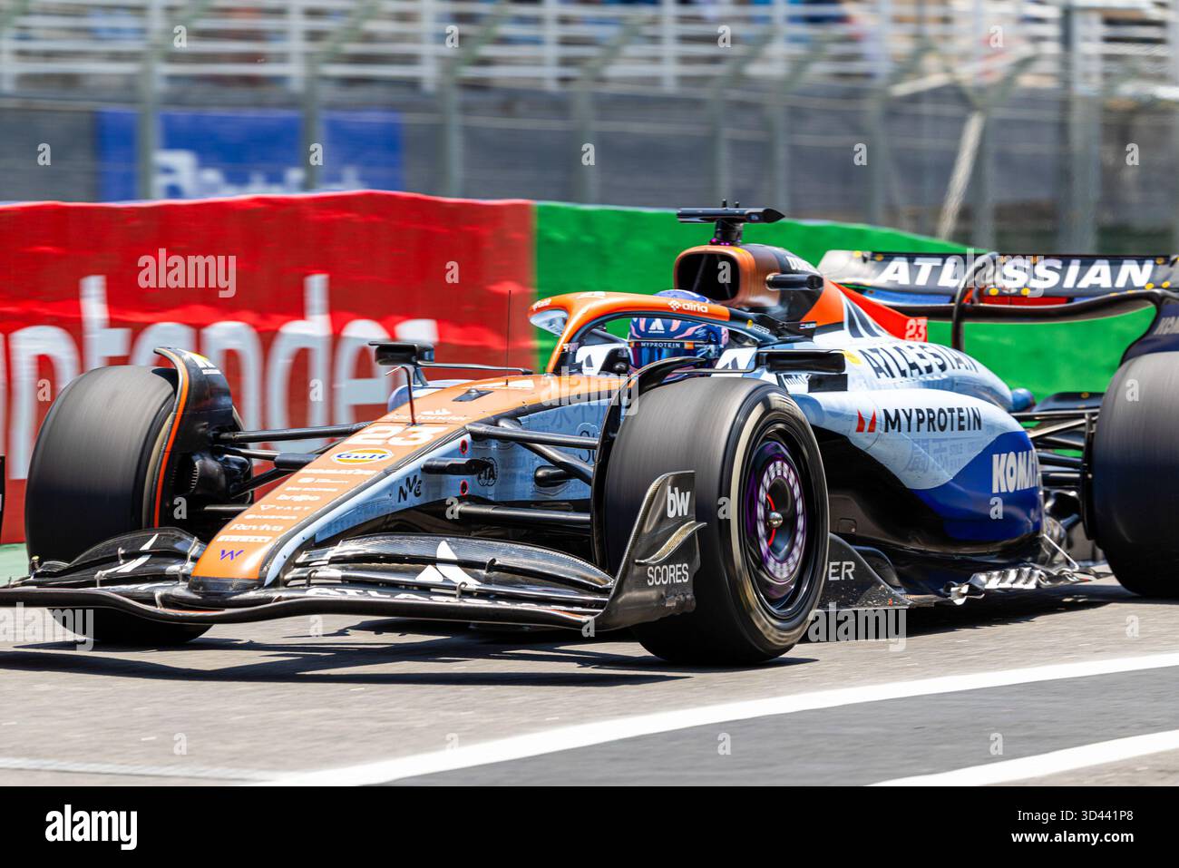 Alexander Albon (THA) - Williams Racing - Williams FW47 - Mercedes lors des activités du vendredi du Grand Prix 20 MSC croisières de formule 1 São Paulo Banque D'Images