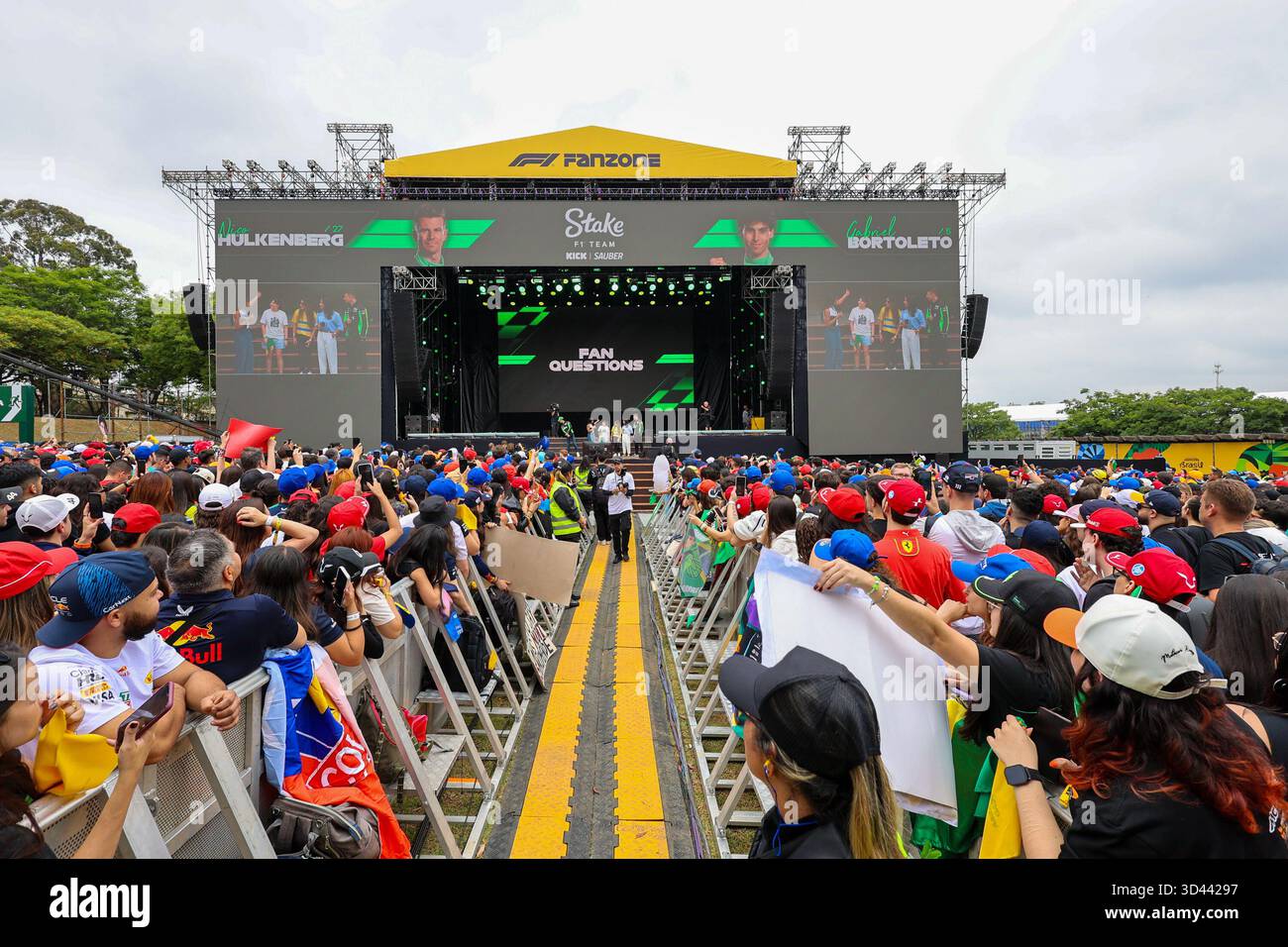FANZONE lors des activités du vendredi du Grand Prix de formule 1 MSC croisières São Paulo 2025 à Autódromo José Carlos Pace, São Paulo, Brésil, devant Banque D'Images