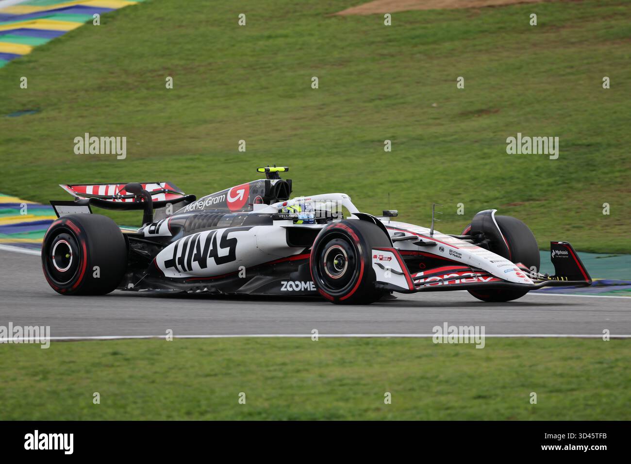 Sao Paulo, BRA. 08/11/2025. Oliver Bearman du Royaume-Uni pilotant la MoneyGram Haas F1 Team VF-25 Ferrari (87), lors de la formule 1 MSC Cruises Grande Premio de Sao Paulo 2025. Crédit : Alessio Morgese / Alamy Live news Banque D'Images